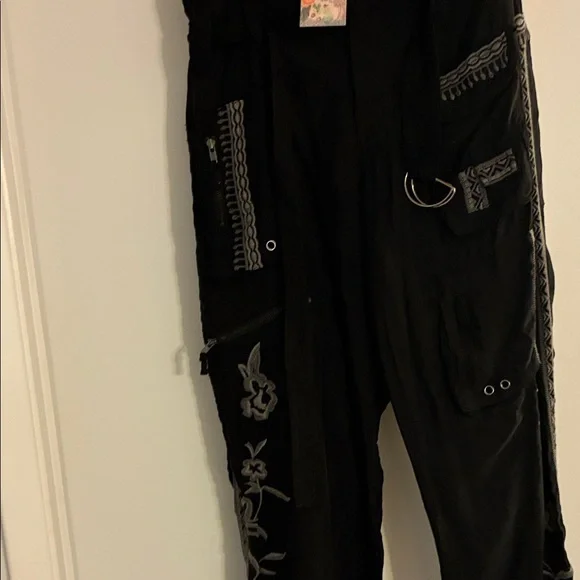NWT Johnny Was Biya Black Adventura Cargo Pants with Floral Embroidery size 2 - Picture 5 of 15